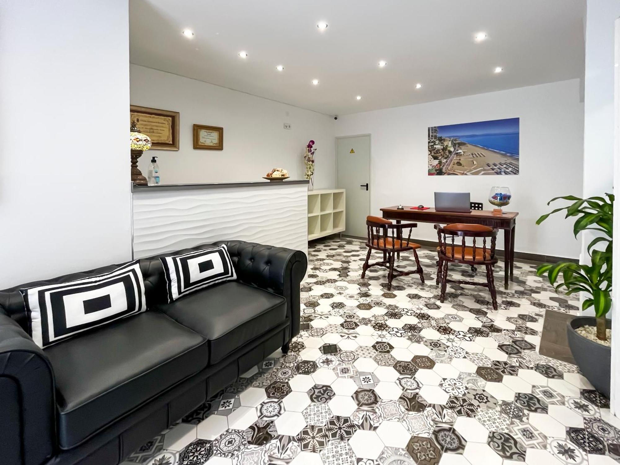 Micaela Charming Hostal Torremolinos Exterior photo