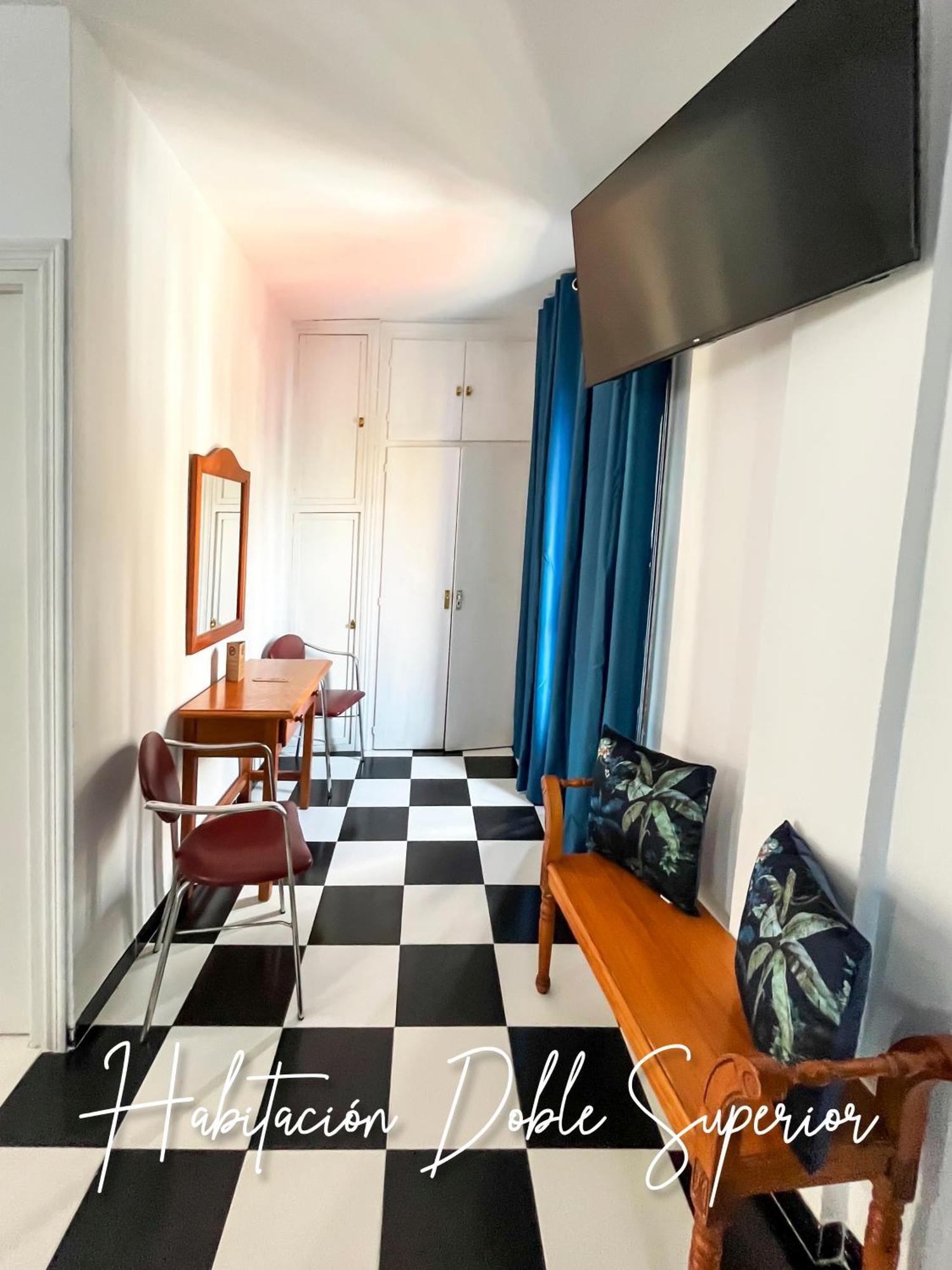Micaela Charming Hostal Torremolinos Exterior photo